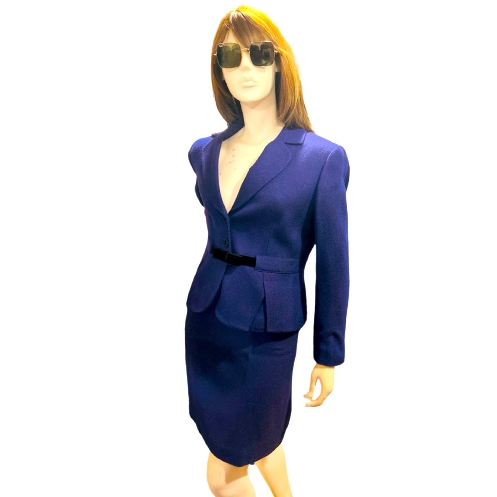 TAHARI Arthur S. Levine 2 Piece Suit